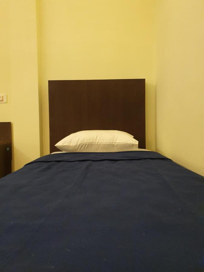 Sri Lakshmi Palace A/C Hotell Suluru Exteriör bild
