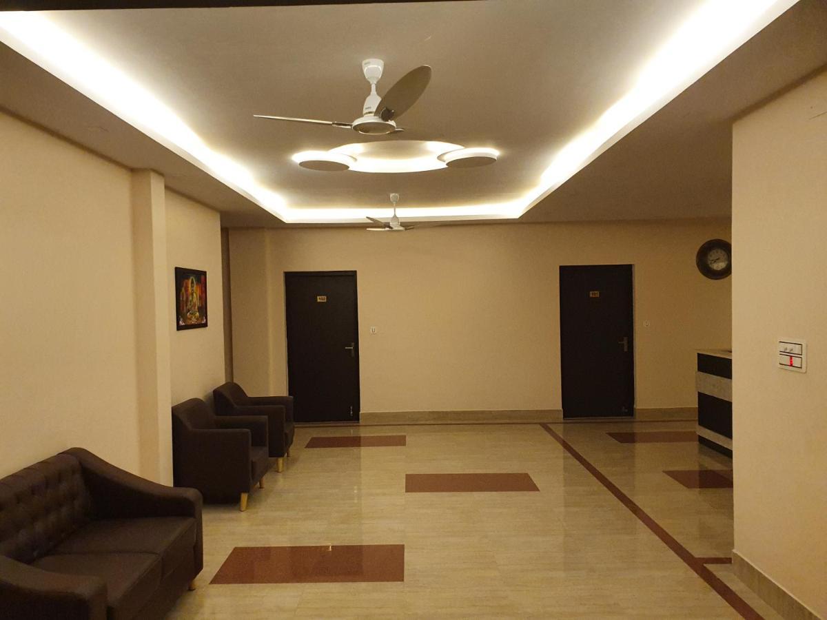 Sri Lakshmi Palace A/C Hotell Suluru Exteriör bild